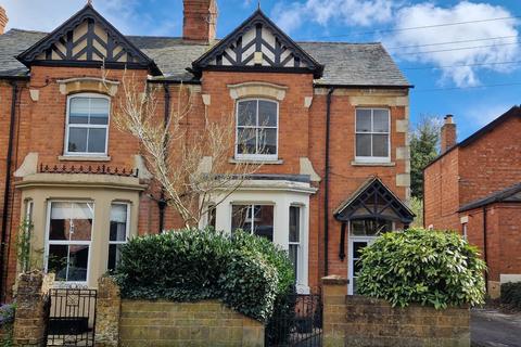 4 bedroom semi-detached house for sale, Bath Road, Banbury, OX16