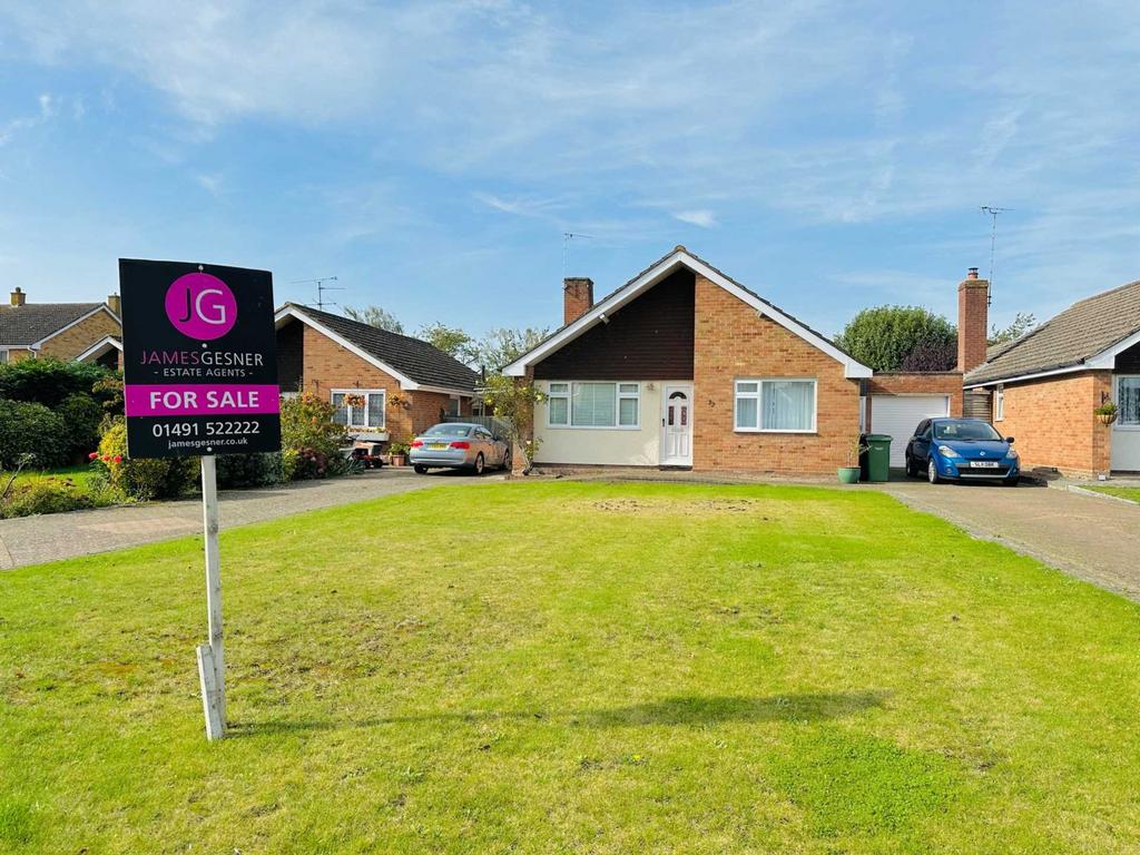 Fir Tree Avenue, Wallingford 3 bed detached house for sale £500,000