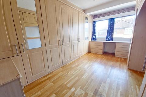 3 bedroom semi-detached house to rent - Franmil Road, Hornchurch, Essex, RM12