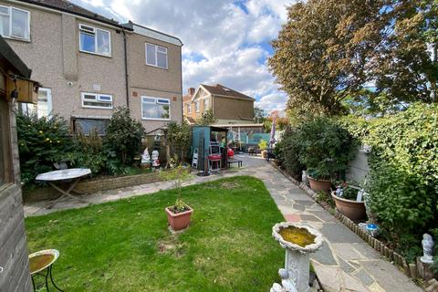 4 bedroom end of terrace house for sale, Garrard Close,  Bexleyheath, DA7