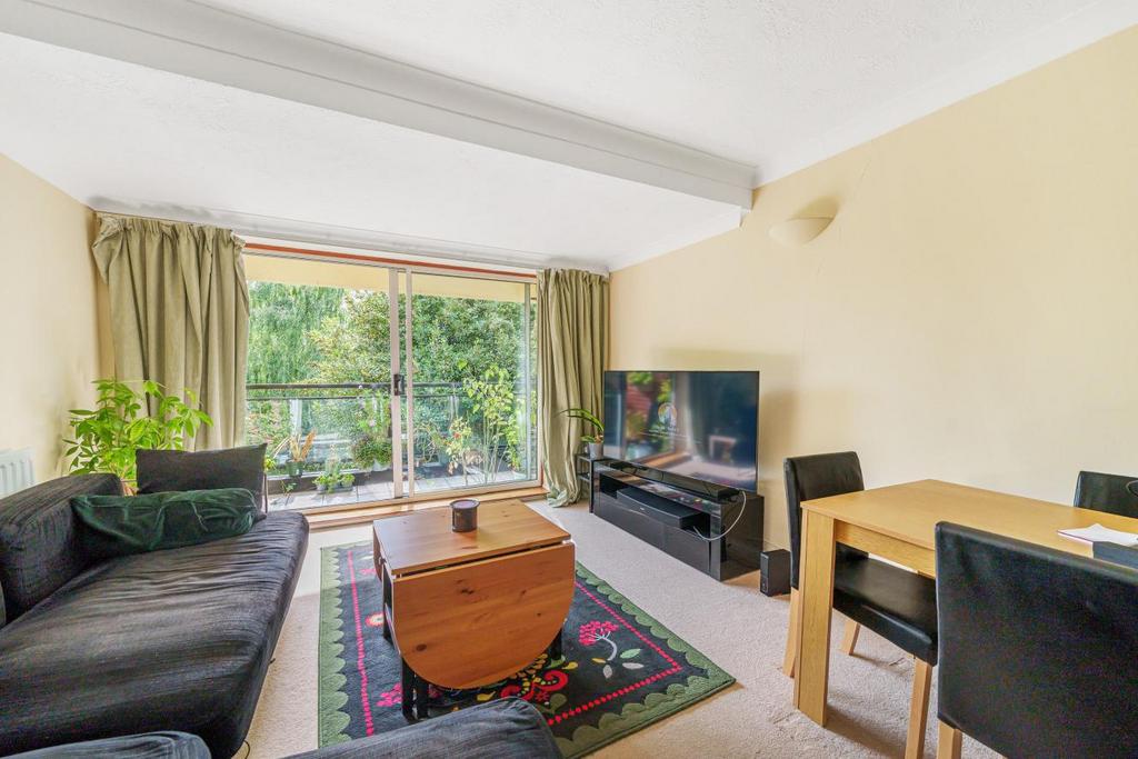 Park Road, Beckenham 2 bed flat £470,000