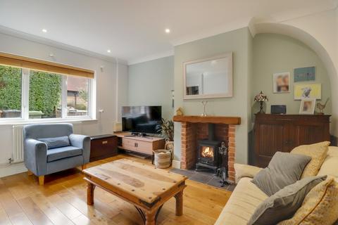 2 Shepherds Lane, Guildford, GU2 9SL