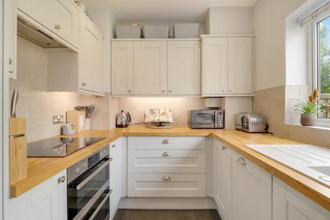 2 Shepherds Lane, Guildford, GU2 9SL