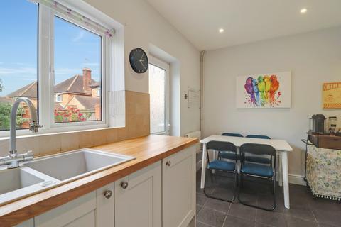 2 Shepherds Lane, Guildford, GU2 9SL