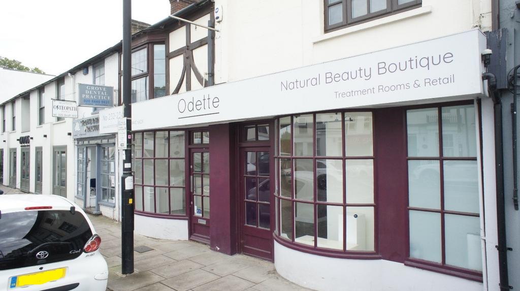 High Street, EN5 Retail property (high street) £2,458 pcm (£