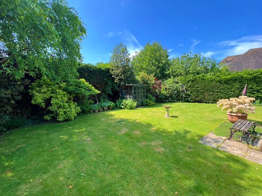 Cedar Drive, Chichester PO19 3 bed detached house for sale £625,000