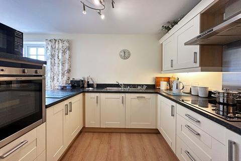 2 bedroom apartment for sale, High Street, Knowle, B93