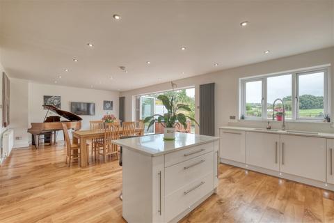 562 Birmingham Road, Lydiate Ash, Bromsgrove, B61 0HT