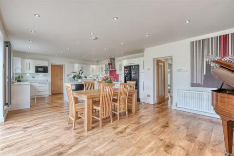 562 Birmingham Road, Lydiate Ash, Bromsgrove, B61 0HT