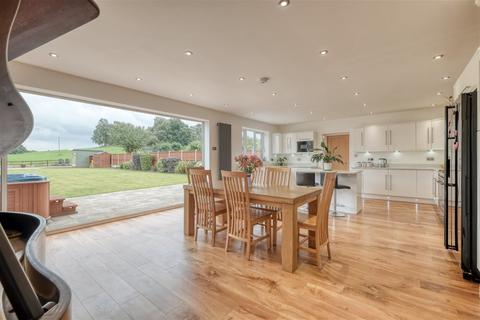 562 Birmingham Road, Lydiate Ash, Bromsgrove, B61 0HT
