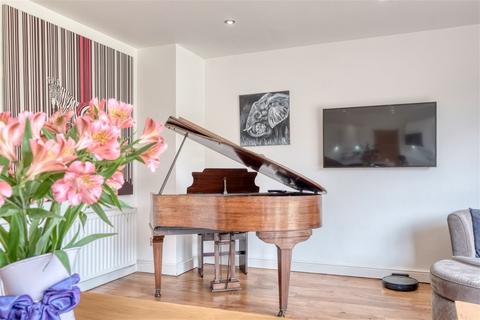 562 Birmingham Road, Lydiate Ash, Bromsgrove, B61 0HT