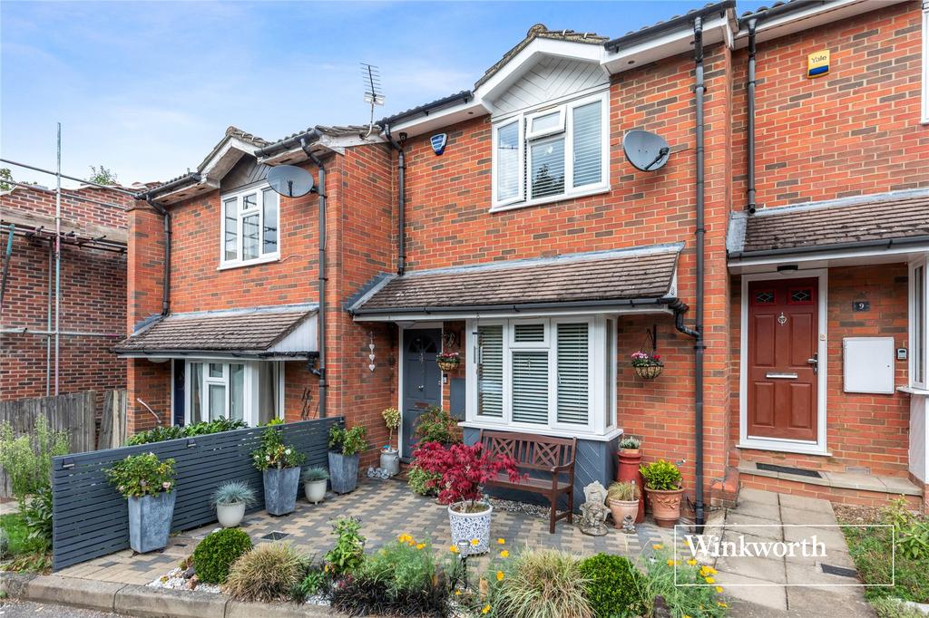 Appletree Gardens, EN4 2 bed terraced house for sale £475,000