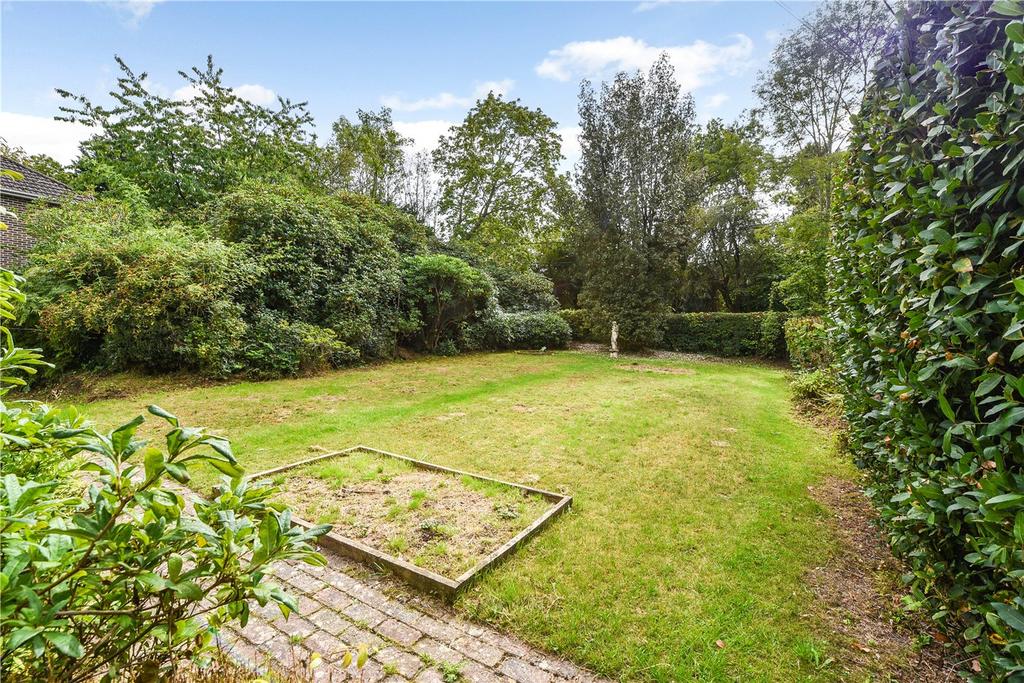 Bell Hill Ridge, Petersfield... 4 bed detached house £1,000,000