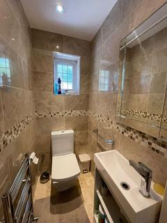 Studio to rent, Morden SM4