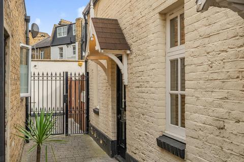 1 Salisbury Mews, London, SW6 7DS