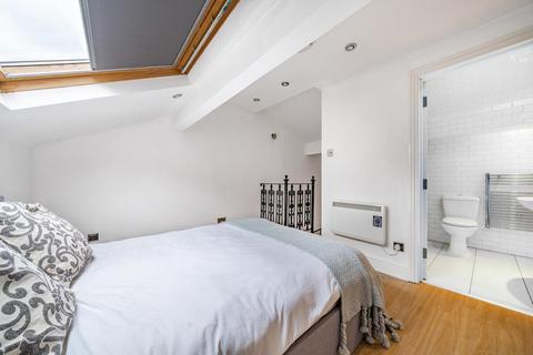 1 Salisbury Mews, London, SW6 7DS