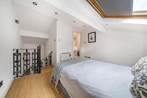 1 Salisbury Mews, London, SW6 7DS