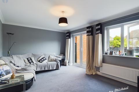 3 bedroom semi-detached house for sale - Foskett Way, Aylesbury, Buckinghamshire