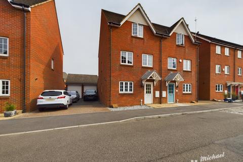 3 bedroom semi-detached house for sale, Foskett Way, Aylesbury, Buckinghamshire