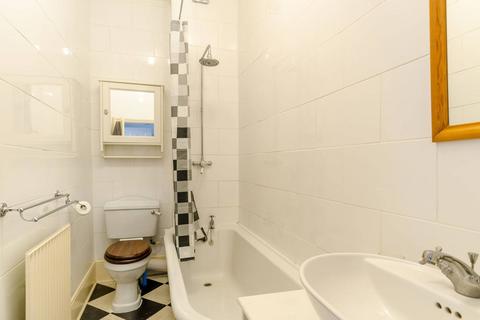 Flat 3, 6 Ridgway, London, SW19 4QN