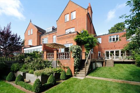 72 Arthur Road, London, SW19 7DS