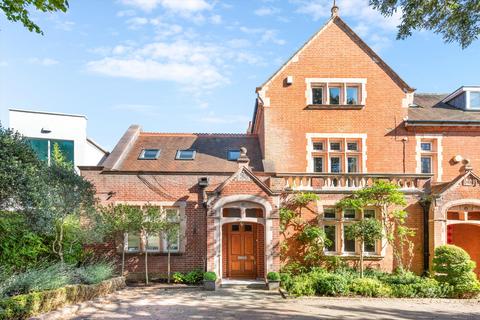 72 Arthur Road, London, SW19 7DS