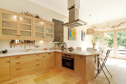 72 Arthur Road, London, SW19 7DS