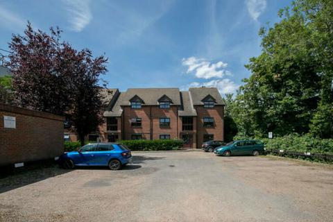 8 Butterfield Close, Twickenham, TW1 1DX