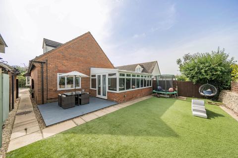 4 bedroom detached house for sale, Wychwood Close, Carterton, Oxfordshire, OX18