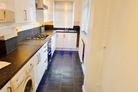 3 bedroom semi-detached house to rent, Coleraine Road, Birmingham B42