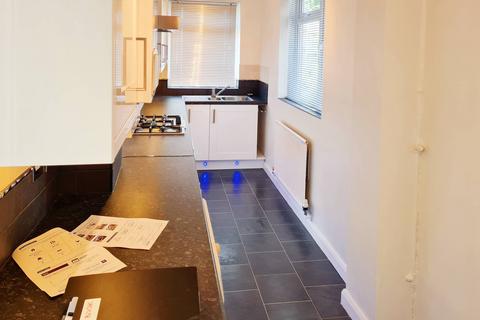 3 bedroom semi-detached house to rent, Coleraine Road, Birmingham B42