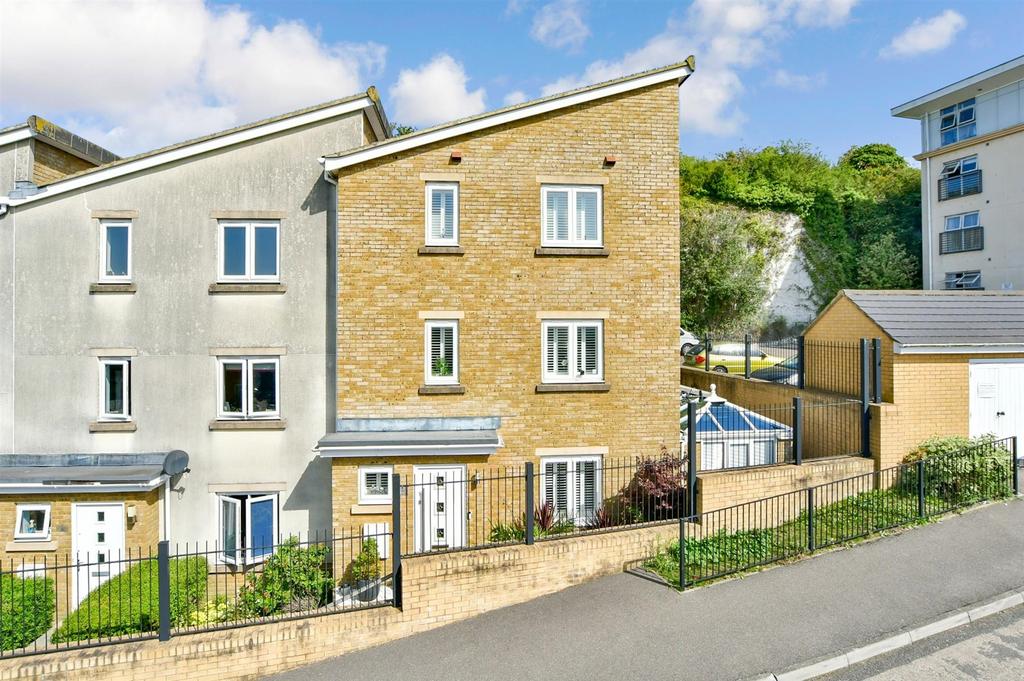 Ward View, Chatham, Kent 3 bed townhouse £380,000