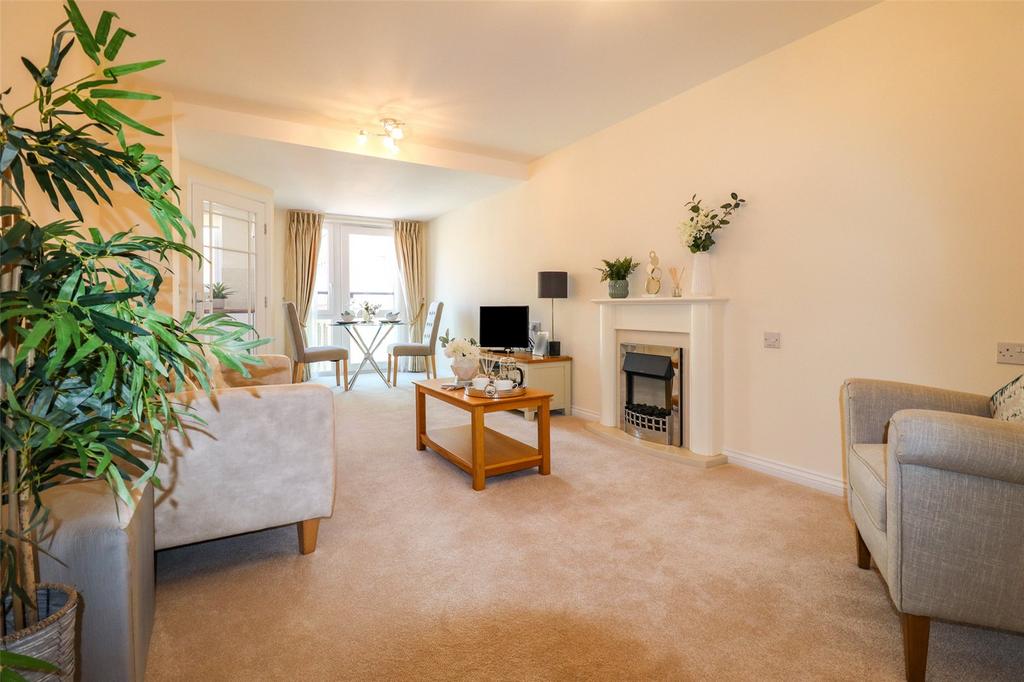 Camberley, Surrey GU15 1 bed apartment for sale £230,000