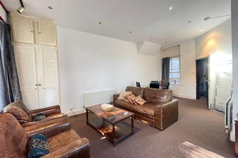 4 bedroom end of terrace house to rent, Shacklewell Lane, Hackney, E8