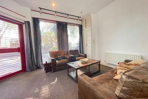 4 bedroom end of terrace house to rent, Shacklewell Lane, Hackney, E8