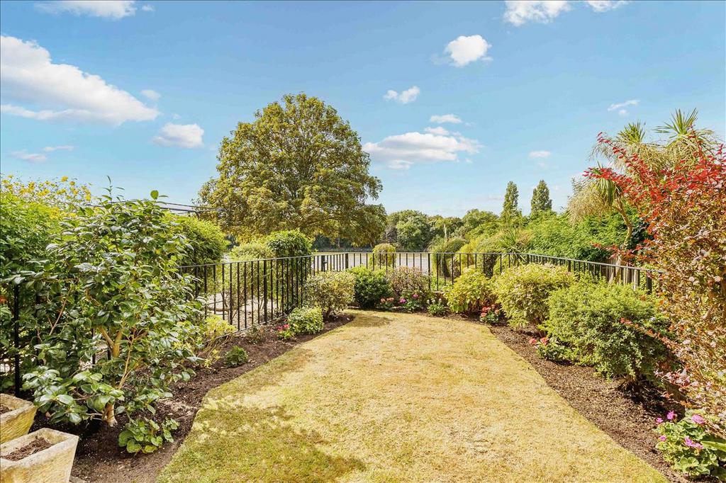 Chiswick Quay, Hartington Road... 4 bed house for sale £1,375,000