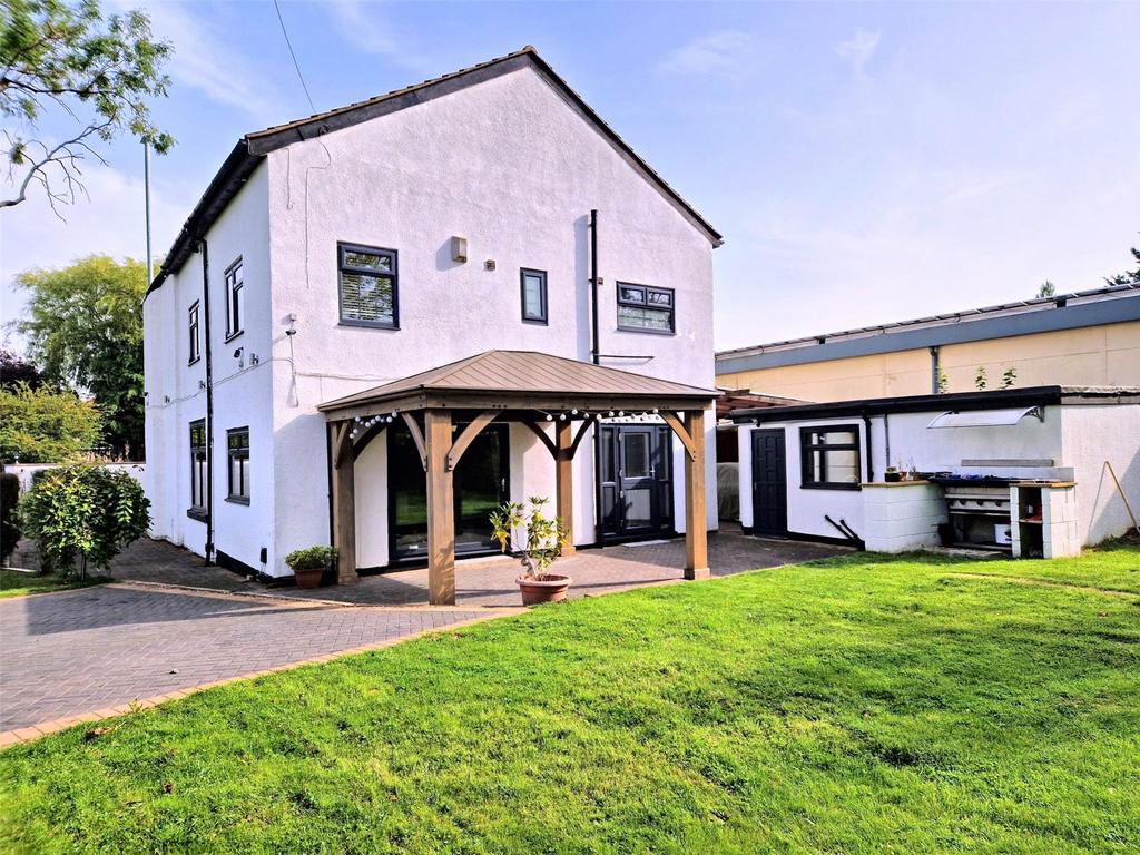 Wetherby Road, Leeds, West Yorkshire, LS17 5 bed detached house £