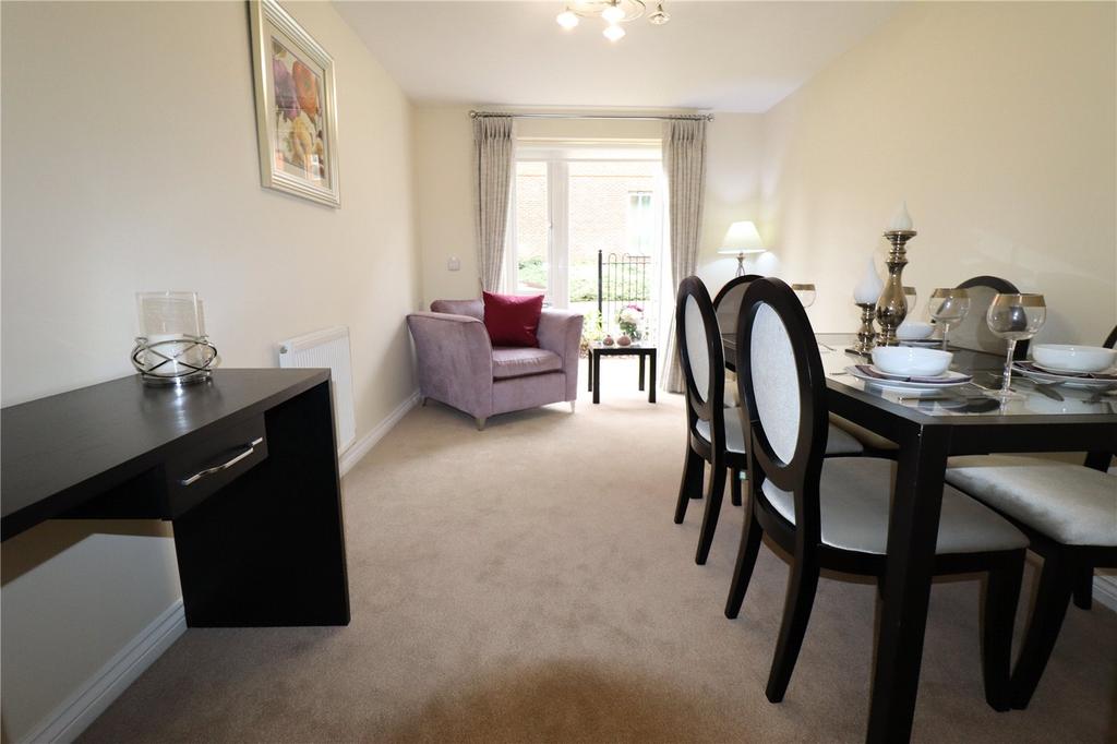 Bed 2 or Dining
