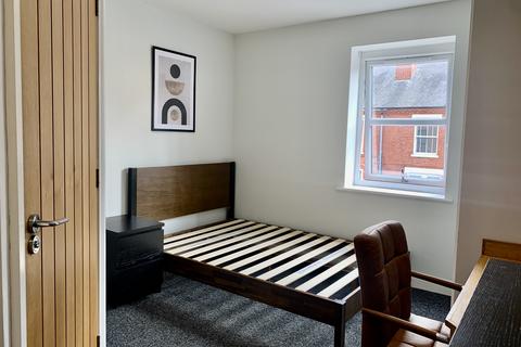 5 bedroom flat to rent, Flat 5 Lord Tennyson House 72 Rasen Lane, Lincoln, LN1 3HD