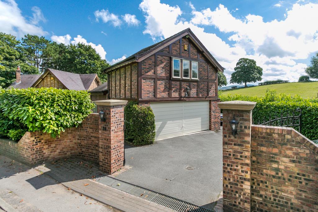 Macclesfield Road, Prestbury, Macclesfield, Cheshire, SK10 2 bed detached house for sale £450,000