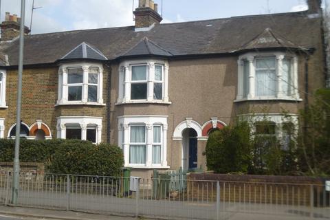 3 bedroom terraced house to rent, Crossbrook Street, Cheshunt EN8