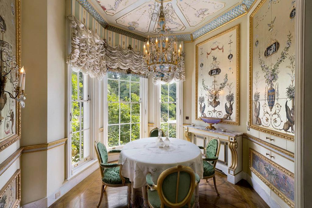 Breakfast Room