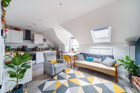 Flat 3, 18 Ringstead Road, London, SE6 2BP