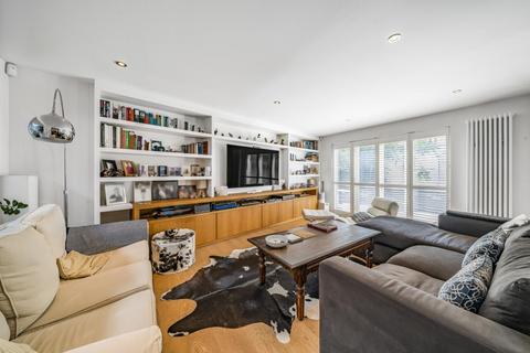 3 bedroom terraced house for sale - Bromells Road, London