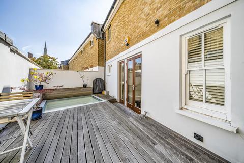 3 bedroom terraced house for sale - Bromells Road, London