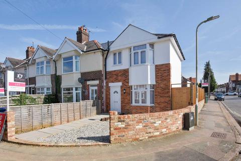 2 bedroom end of terrace house to rent, Ridgefield Road, East Oxford