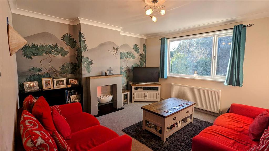 Solihull B90 3 bed semidetached house for sale £300,000