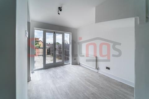 3 bedroom terraced house for sale, Snowdon Drive