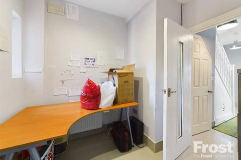 16 Vernon Road, Feltham, TW13 4LH