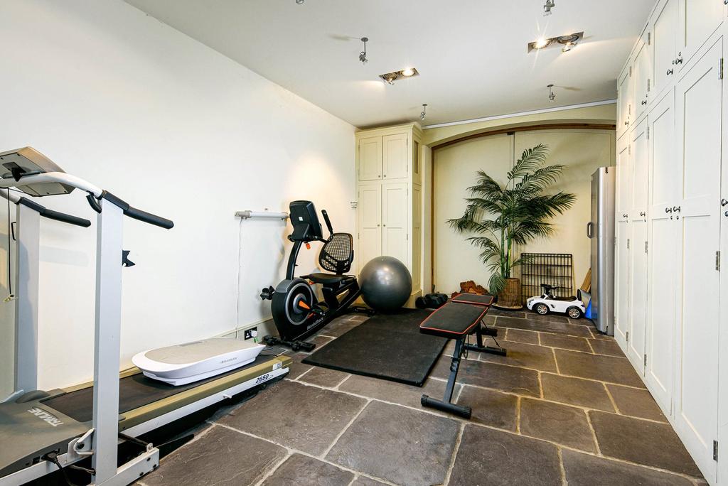 Gym/Garage